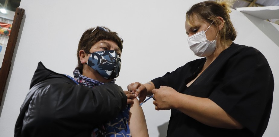 COVID: jornada extendida de vacunaci�n para todos los grupos y dosis en Bariloche y Dina Huapi